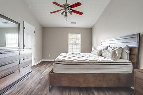 ~ 6 Mi to Dtwn Cumming: Townhome in Friendly Area