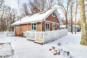 8 Mi to Big Boulder Mountain: Cabin w/ Decks!