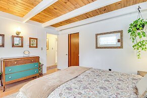 8 Mi to Big Boulder Mountain: Cabin w/ Decks!