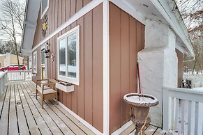 8 Mi to Big Boulder Mountain: Cabin w/ Decks!