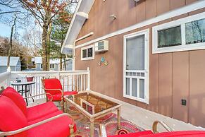 8 Mi to Big Boulder Mountain: Cabin w/ Decks!