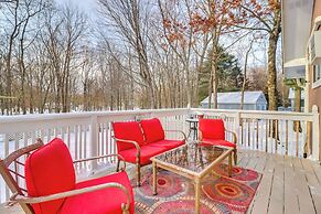 8 Mi to Big Boulder Mountain: Cabin w/ Decks!