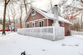 8 Mi to Big Boulder Mountain: Cabin w/ Decks!