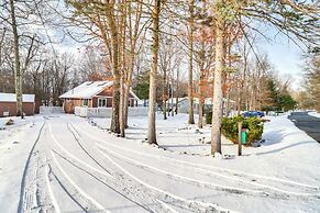 8 Mi to Big Boulder Mountain: Cabin w/ Decks!
