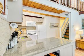 8 Mi to Big Boulder Mountain: Cabin w/ Decks!