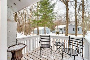 8 Mi to Big Boulder Mountain: Cabin w/ Decks!
