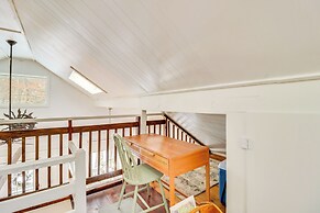 8 Mi to Big Boulder Mountain: Cabin w/ Decks!