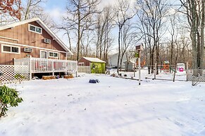 8 Mi to Big Boulder Mountain: Cabin w/ Decks!