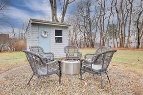 1 Mi to Drakes Island Beach: Cottage w/ Deck!