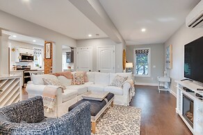 1 Mi to Drakes Island Beach: Cottage w/ Deck!