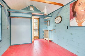 1 Mi to Drakes Island Beach: Cottage w/ Deck!