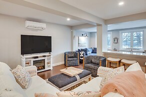 1 Mi to Drakes Island Beach: Cottage w/ Deck!