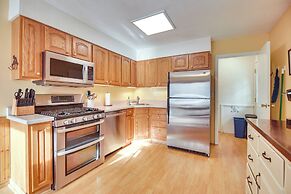 1 Mi to Sugarbush Resort: Dog-friendly Home!