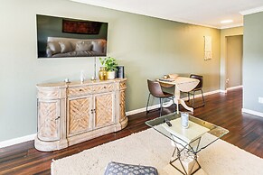 Lake-view Couple's Retreat in Hot Springs!