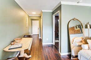 Lake-view Couple's Retreat in Hot Springs!