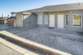 Lake-view Couple's Retreat in Hot Springs!