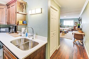 Lake-view Couple's Retreat in Hot Springs!