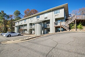 Lake-view Couple's Retreat in Hot Springs!