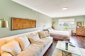 Lake-view Couple's Retreat in Hot Springs!