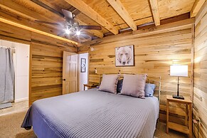 2 Mi to Kentucky Lake: Cozy Cabin w/ Deck!