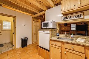 Steps to Kentucky Lake: Cozy Cabin w/ Deck!