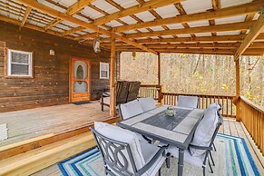 2 Mi to Kentucky Lake: Cozy Cabin w/ Deck!