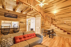 2 Mi to Kentucky Lake: Cozy Cabin w/ Deck!
