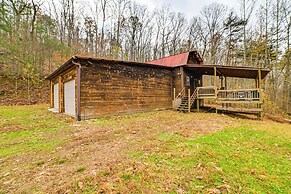 2 Mi to Kentucky Lake: Cozy Cabin w/ Deck!