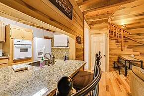2 Mi to Kentucky Lake: Cozy Cabin w/ Deck!