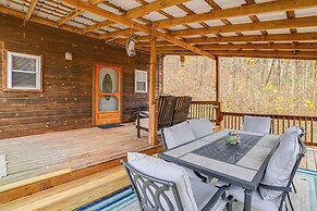 Steps to Kentucky Lake: Cozy Cabin w/ Deck!