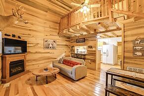 2 Mi to Kentucky Lake: Cozy Cabin w/ Deck!