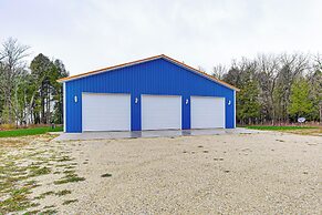 2 Mi to Lake Michigan: Home w/ Patio in Green Bay