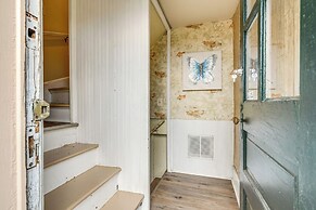 Walk to Garden & Restaurants: Zanesville Apartment