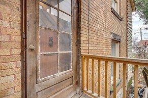 Walk to Garden & Restaurants: Zanesville Apartment