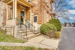 Walk to Garden & Restaurants: Zanesville Apartment