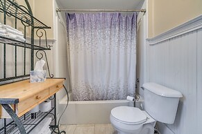 Walk to Garden & Restaurants: Zanesville Apartment