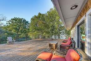 Lakefront Family Home w/ Pool in Streetman!