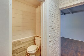 Lakefront Family Home w/ Pool in Streetman!