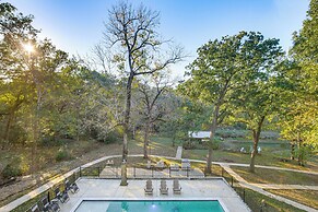 Lakefront Family Home w/ Pool in Streetman!