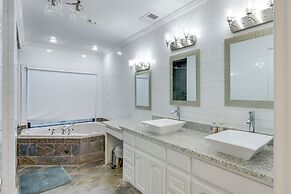 Lakefront Family Home w/ Pool in Streetman!