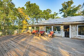 Lakefront Family Home w/ Pool in Streetman!