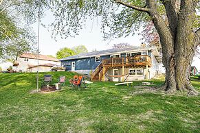 Scenic Home w/ Lake Washington Access & Fire Pit