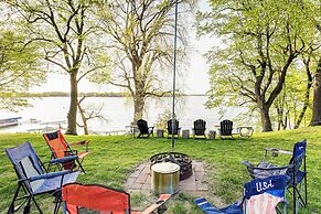 Scenic Home w/ Lake Washington Access & Fire Pit