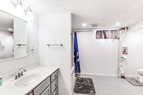 Scenic Home w/ Lake Washington Access & Fire Pit