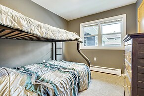 Scenic Home w/ Lake Washington Access & Fire Pit