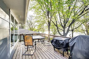 Scenic Home w/ Lake Washington Access & Fire Pit
