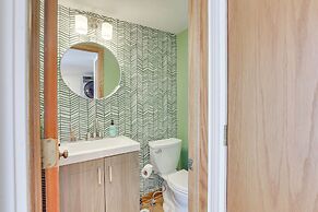 Patio & Lake Views: Family-friendly Canton Retreat