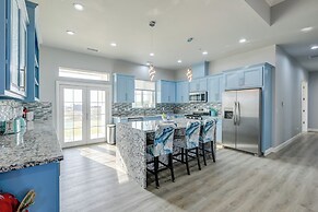 Day Trip to Yosemite: Spacious Home w/ Fireplace