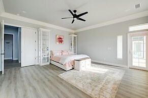 Day Trip to Yosemite: Spacious Home w/ Fireplace