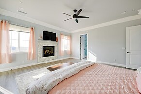 Day Trip to Yosemite: Spacious Home w/ Fireplace